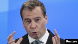 Россия президенти Дмиртрий Медведев пресс-конференция өткөрүүдө, Москва, 18-май 2011-жыл