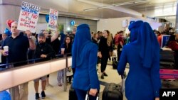 ԱՄՆ - Միգրացիոն սահմանափակումների դեմ բողոքի ակցիա Լոս Անջելեսի օդանավակայանում, արխիվ