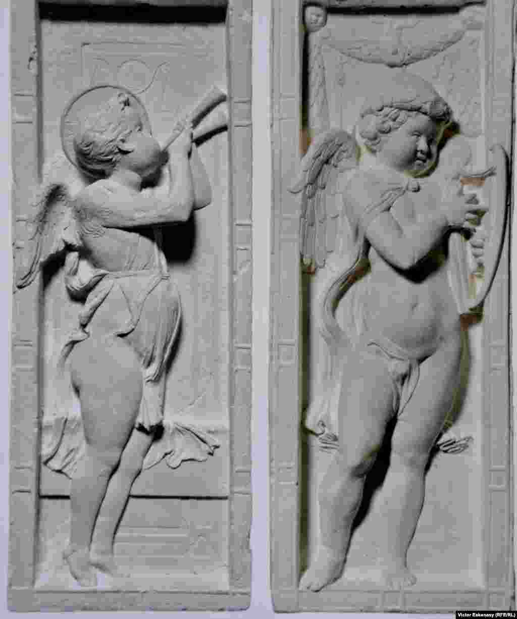 Calc de secol XIX al seriei Cantores, odinioară parte a altarului sculptat de Donatello în Biserica Sf. Antonio.