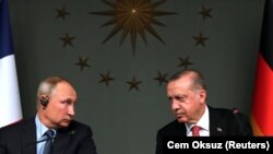 Rusiya Prezidenti Vladimir Putin türkiyəli həmkarı Recep Tayyip Erdogan-la, arxiv fotosu