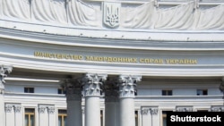 МЗС також доручило посольствам за кордоном детально поінформувати іноземні уряди про «докази російської агресії»