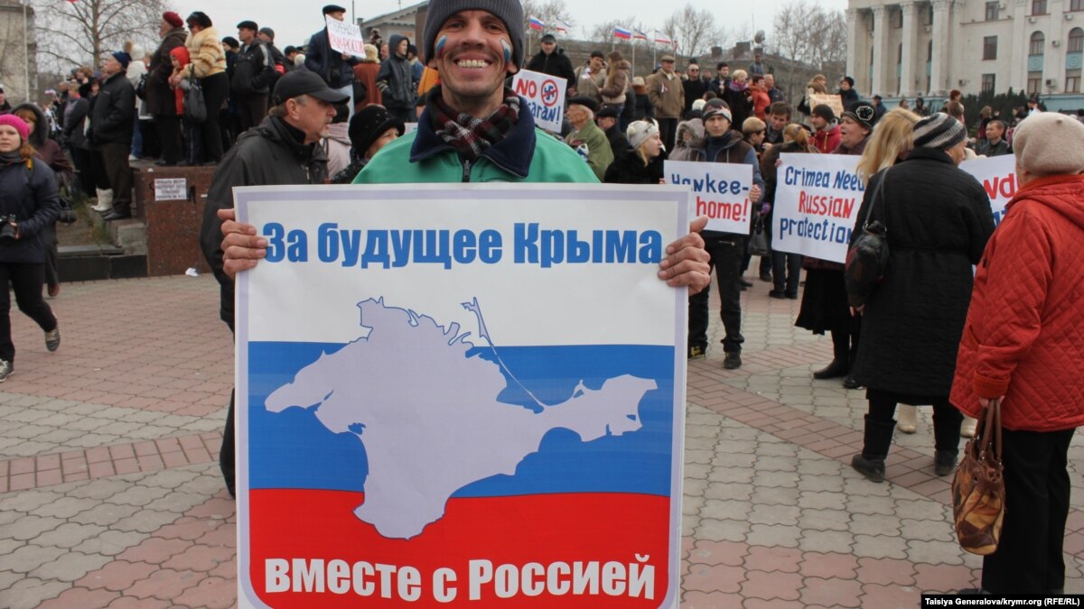 Женские, мужские, для полных, фото Подарки девочкам на 8 марта в школе