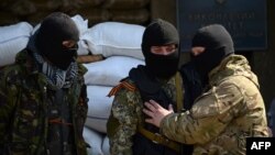 Славянск қаласындағы ресейшіл сепаратистер. 18 сәуір 2014 жыл. 