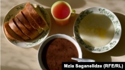 უფასო სასადილოს ერთი კვების მენიუ 