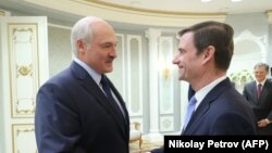 Президент Александр Лукашенко жана АКШнын мамлекеттик катчысынын орун басары Дэвид Хейл. Минск, 17-сентябрь, 2019-жыл.