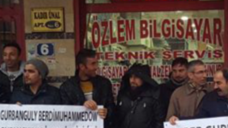 Türk işçilerine türkmen ilçihanasynyň öňünde piket gurnamaga rugsat berilmedi