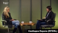 Кейт Блюет говори пред Надежда Цекулова за това, което е открила в България 12 години след първия си филм, в който показа условията за децата в дома в Могилино