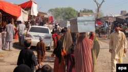 People displaced from the Akakhel and Tirah valley of Khyber where the Pakistani Army had launched a full-scale military operation against Taliban militants, arrive in Bara Khber agency.