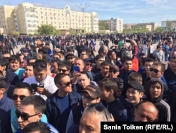 Наразылыққа шыққандар арасында жастар көп болды.