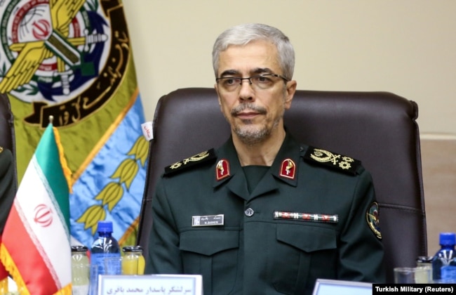 Tổng tham mưu trưởng quân đội Iran, Tướng Mohammad Baqeri gặp Tổng tham mưu trưởng quân đội Thổ Nhĩ Kỳ, Tướng Hulusi Akar (không xuất hiện) tại Tehran, Iran ngày 2 tháng 10 năm 2017.