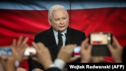 Ярослав Качиньский выступает после пока последних выигранных его партией парламентских выборов. Варшава, октябрь 2019 года