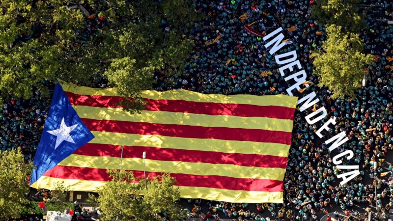 Separatistët fitojnë shumicën në Parlamentin katalonjas 