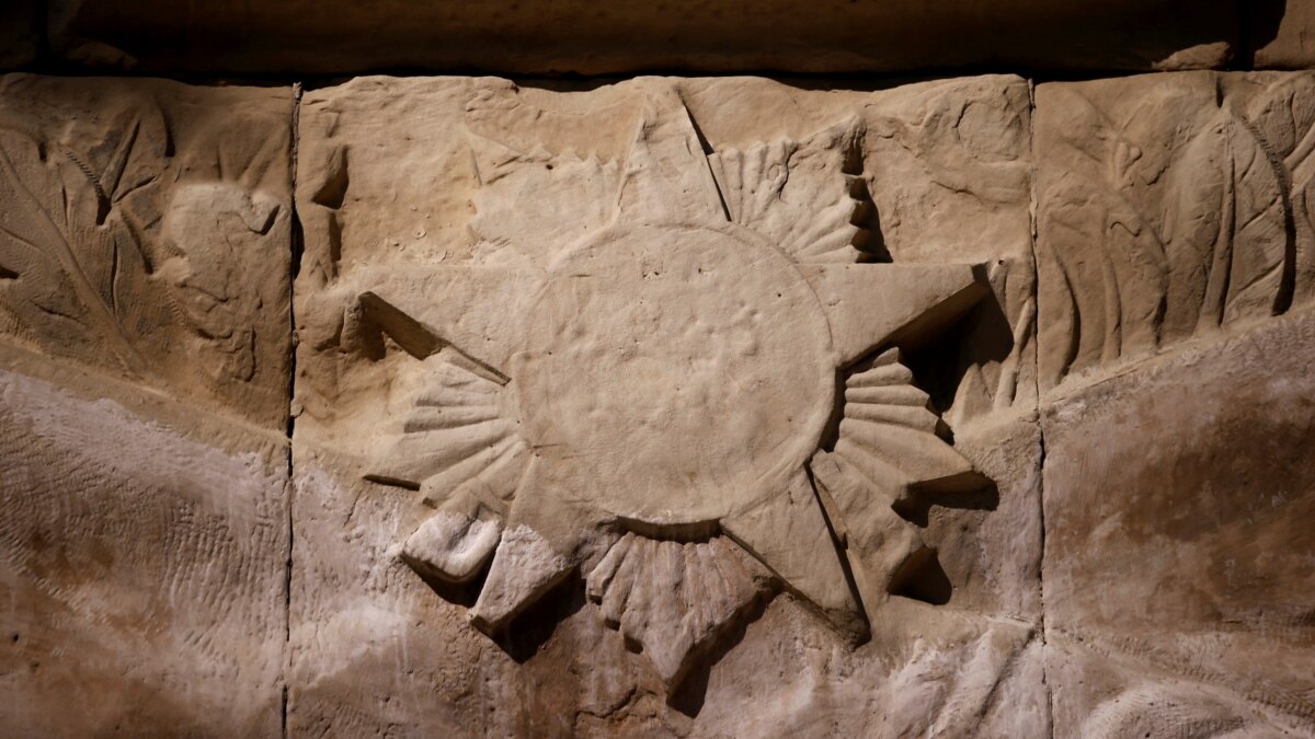 Russian Legislators Urge Sanctions On Poland Over Removing Soviet Monuments