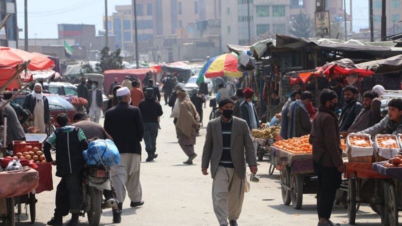 اقتصادي کړکېچ؛ نړیوال بانک: د افغانانو د سړي سر عواید را کم شوي