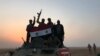 Сирийские военные с флагом