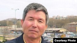 Ўтган ой бошида 10 йилга озодликдан маҳрум этилган Солижон Абдураҳмонов, ҳуқуқ ҳимоячиларига кўра, касбий фаолияти учун қамалган.