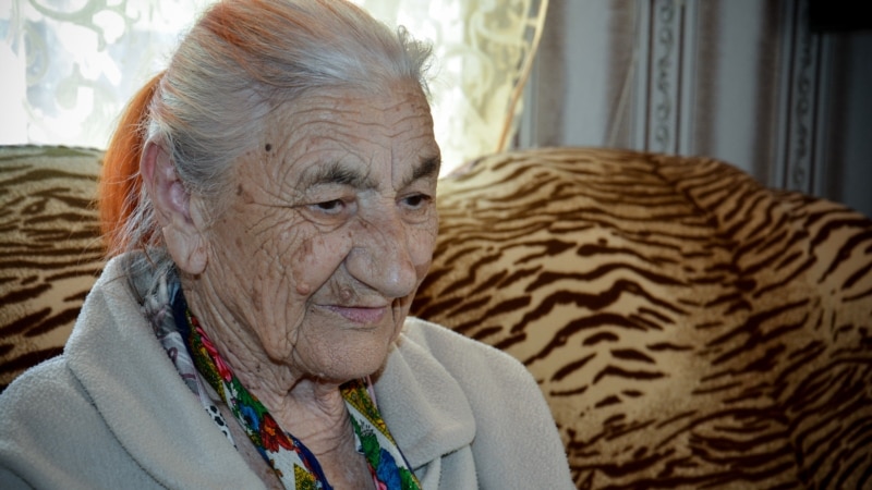Порошенко почтил память умершей крымскотатарской активистки Нурие Биязовой