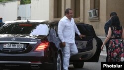 Armenia - Gagik Tsarukian arrives for a court hearing on his pre-trial arrest sought by prosecutors, Yerevan, June 17, 2020