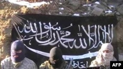 Кадр из видео с угрозами атаки от террористической группировки "Исламский Союз Джихада".