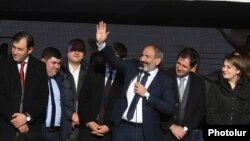 Armenia - Prime Minister Nikol Pashinian speaks at an election campaign rally in Masis, December 3, 2018.