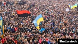 Ілюстраційне фото. Мітинг проти агресії Росії і за європейську інтеграцію. Івано-Франківськ, 25 лютого 2014 року