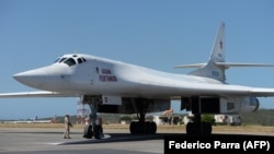 Tu-160 strategik uçary