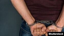 arrest handcuffs 
