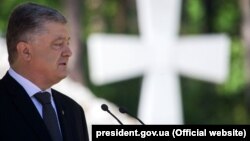 Президент Петро Порошенко на одному з останніх публічних заходів на посаді – вшануванні пам’яті жертв політичних репресій, 19 травня 2019 року