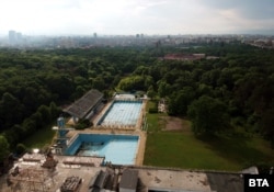  Запустялата къпалня „ Мария Луиза “ в Борисовата градина в София през юни 2019 година 