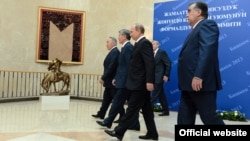 Під час саміту ОДКБ в Бішкеку, 28 травня 2013 року