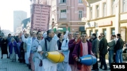 Кришнаиты на Арбате, 1996