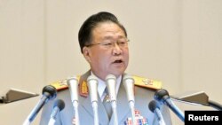 Вице-маршал КНДР Хё Рёнг Хэ выступает с речью