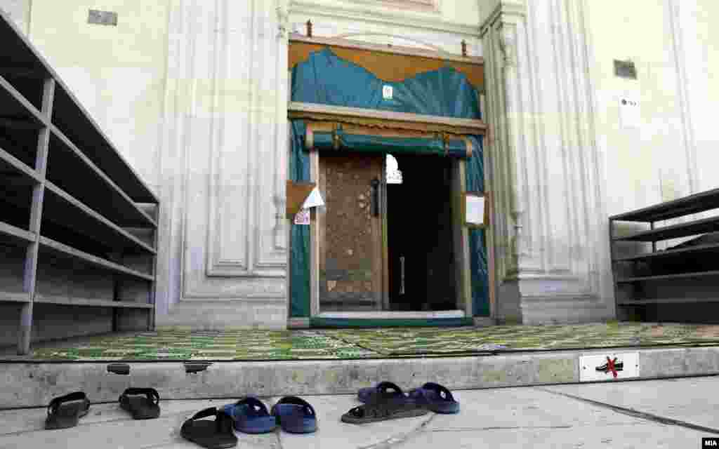 Речиси во сите скопски џамии одат само по неколку верници дневно.