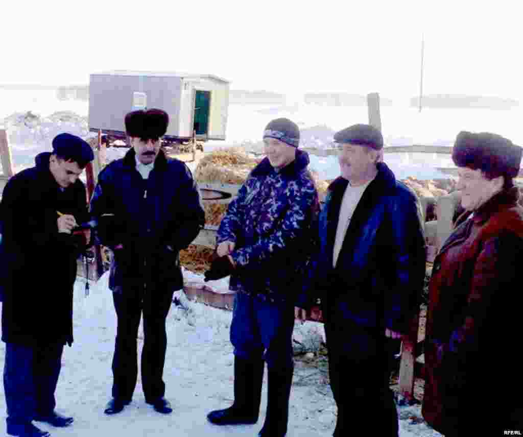 Зур Тигәнәле авылындагы Әсгать Гатинның (уңнан икенче) шәхси хуҗалыгы.