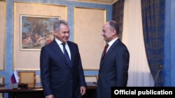 Armenia - Seyran Ohanian, Armenian Minister of Defense meets Sergey Shoygu, Russia's Minister of Defense, in Yerevan 16Aug, 2016