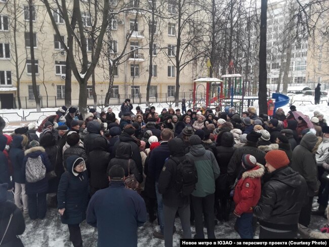 Собрание жителей домов улицы Дмитрия Ульянова, встревоженных проектом строительства метро под их домами