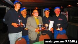Уругвай - Почетный консул Армении в Уругвае Рубен Абрамян (в центре) - победитель турнира по гольфу между дипломатами, Монтевидео, июнь 2011 г.