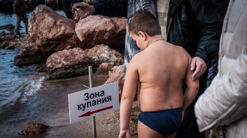 В Алуште призывают воздержаться от купания в море на Крещение