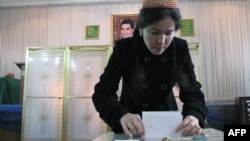Some voters in Turkmenistan's local and municipal elections complained that they knew very little about the candidates. (file photo)