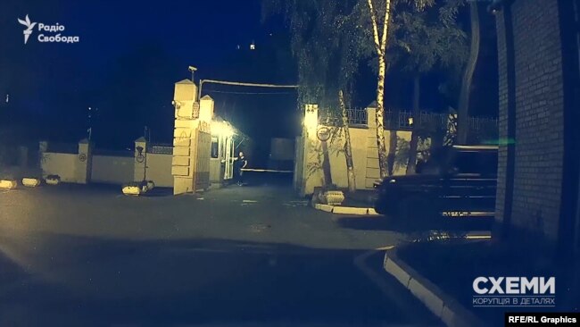 За три години авто і надалі продовжувало чекати на пасажира на тому ж місці За три години авто і надалі продовжувало чекати на пасажира на тому ж місці