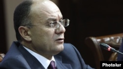 Министр обороны Армении Сейран Оганян (архив) 