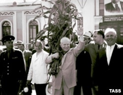 Хрущов із снопом кукурудзи. Кременчуг, 1962 рік