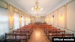 У парламента есть возможность очистить ряды судейских от непрофессиональных или недобросовестных людей в рабочем порядке. Другой вопрос – готовы ли депутаты сделать это честно, руководствуясь исключительно интересами граждан Южной Осетии