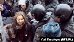 Апсењето на опозициски активисти во Русија