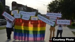 Aktivistë të komunitetit LGBT në Shkup më 2012.