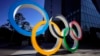Ճապոնիա, Տոկիո - Օլիմպիական օղակները Ճապոնիայի Օլիմպիական կոմիտեի կենտրոնակայանի մոտ, արխիվ