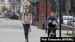На улицах Алматы, 28 марта 2020 года. 