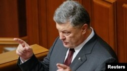 Петро Порошенко під час виступу в парламенті України, 6 вересня 2016 року