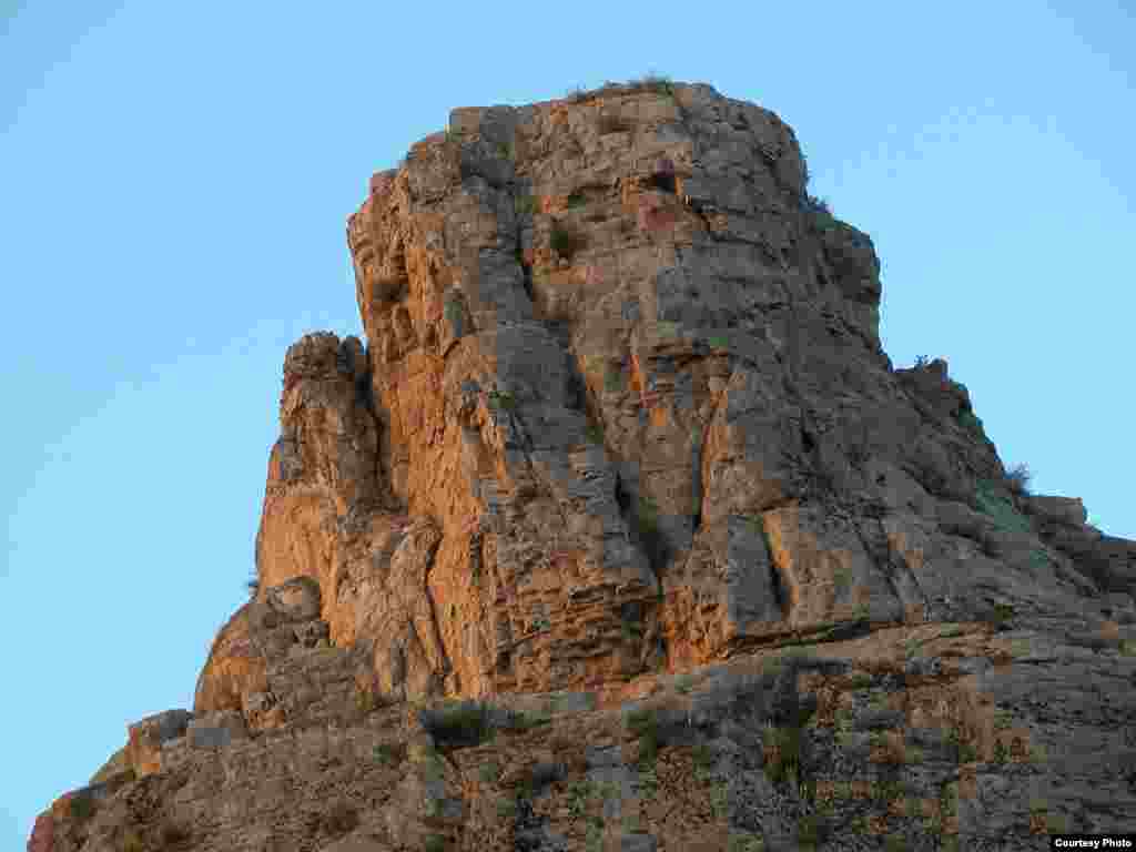 Гора пророка. Сулейман гора. сулейманка гора. сулейман тоо гора призрак. фотография сулейман горы.
