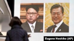 Kim Jong-un (lijevo) i Moon Jae-in (desno)
